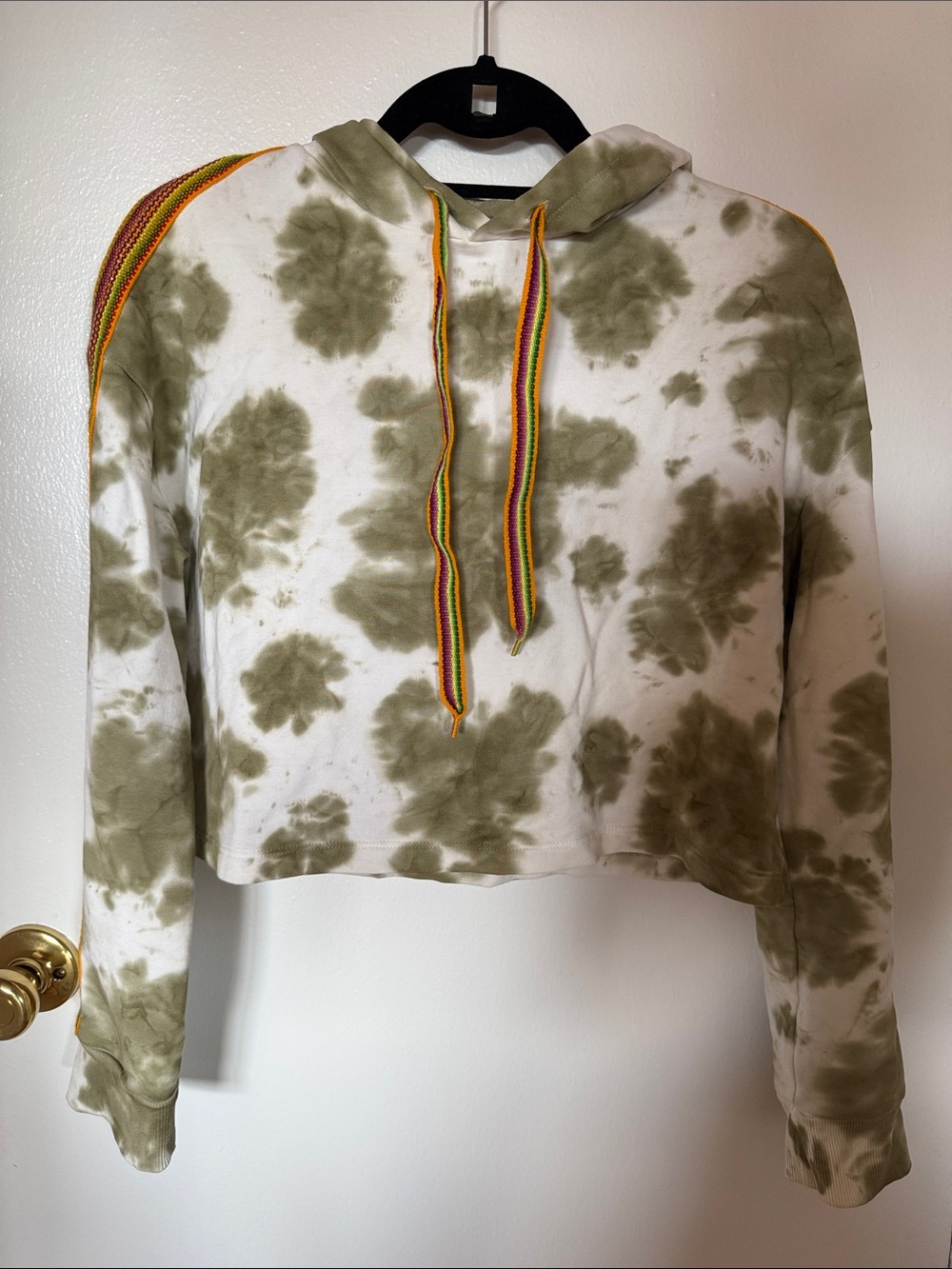 Tie-Dye Cropped Hoodie olive green and white with Multicolor Drawstrings